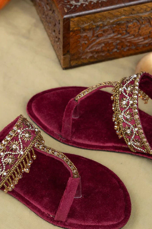 Picture of On Your Feets - Kolhapuri - Gulnaar - Available at Raja Sahib
