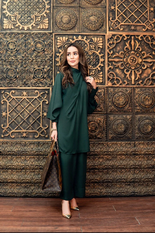 Picture of Manahils - Knot Set Green - Available at Raja Sahib