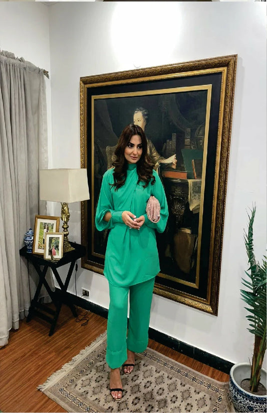 Picture of Manahils - Knot Set Parrot Green - Available at Raja Sahib