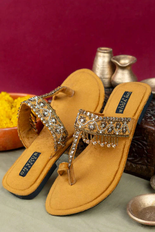 Picture of On Your Feets - Kolhapuri - Zarish Gold - Available at Raja Sahib
