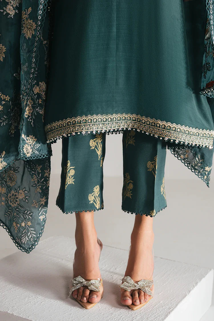 Picture of <!--p-->Cross Stitch - Luxe Atelier Vol 4 - Emerald Green - Available at Raja Sahib