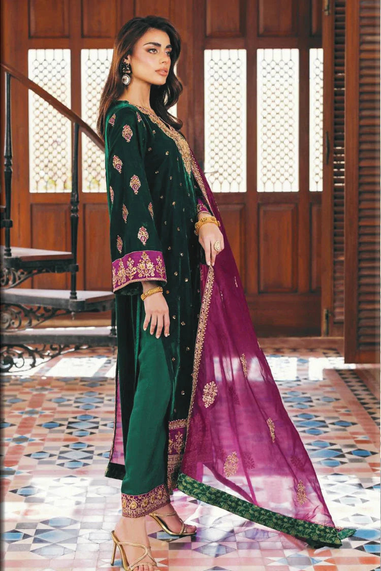 Picture of Zainab Chottani - Luxury Velvet Collection - 02 Esha - Unstitched - Available at Raja Sahib