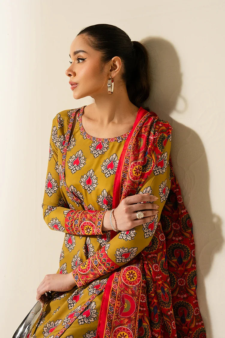 Picture of Maria Osama Khan - Retro Edit - Bohra - Available at Raja Sahib