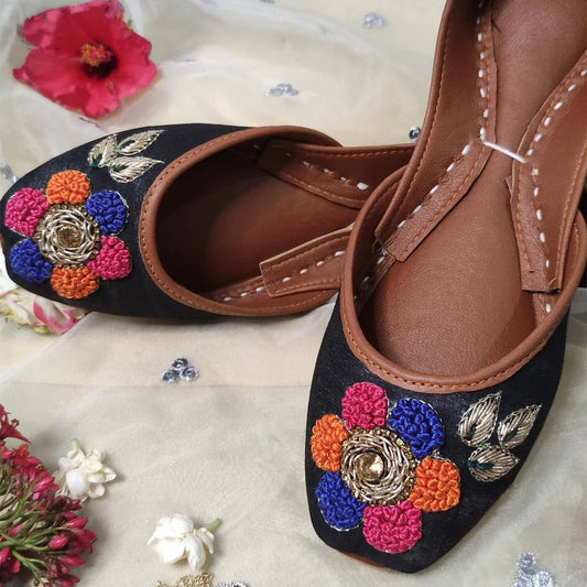 Picture of <!--ds-->Black embroidered Khussa - Available at Raja Sahib