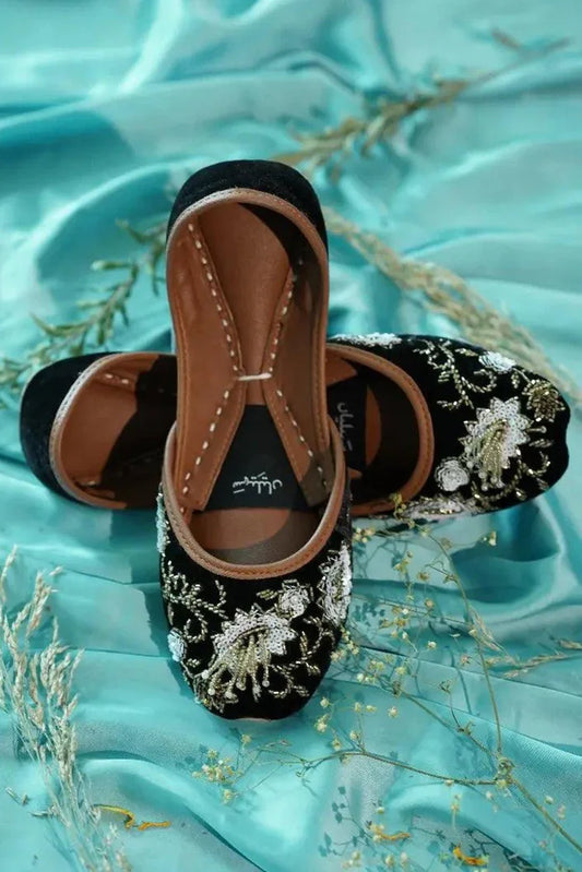 Picture of Saheliyan - Kikli Collection - Gulrukh - Available at Raja Sahib