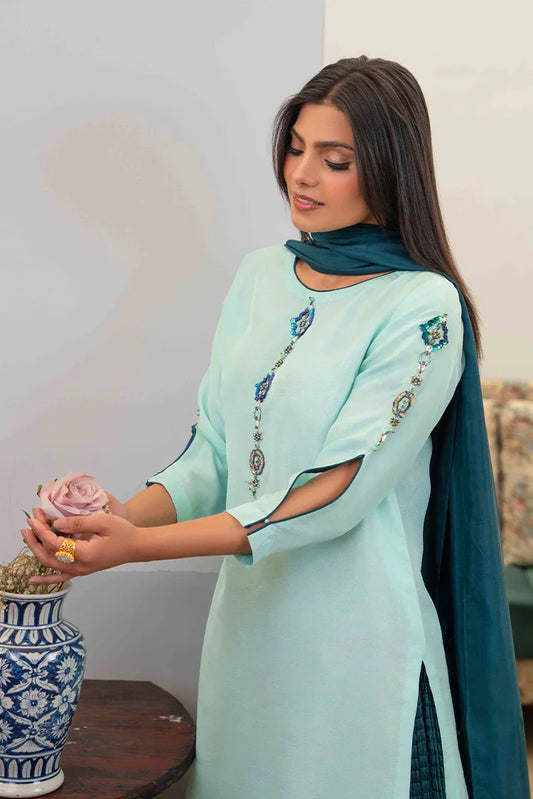Picture of Hadia Batool - Louise Collection - Julia - Available at Raja Sahib