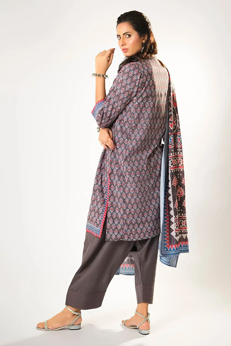 Picture of Women winter clothes | Grey & Multicolor | Casual 3 Piece Suit | Cotton Khaddar Printed | LAD-03196 - Available at Raja Sahib