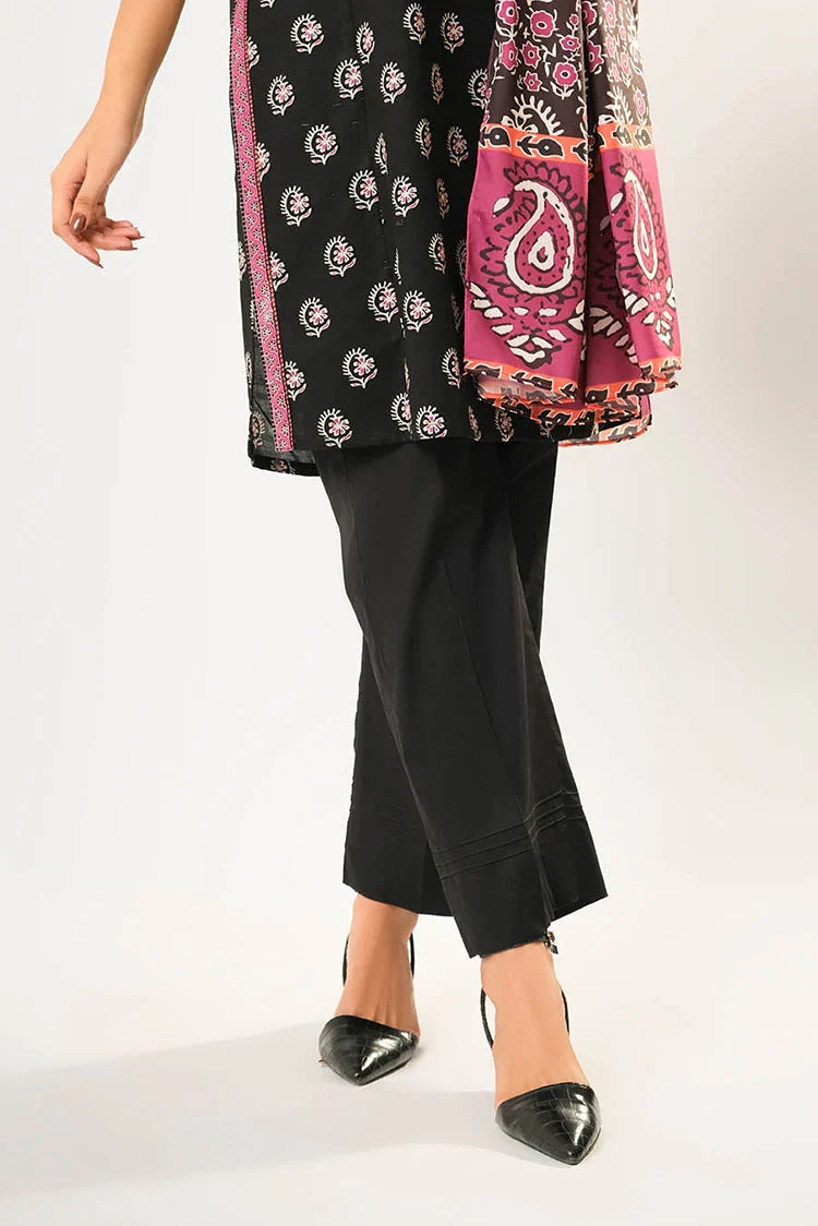 Picture of Women winter clothes | Black & Multicolor | Casual 3 Piece Suit | Cotton Khaddar Printed | LAD-03197 - Available at Raja Sahib