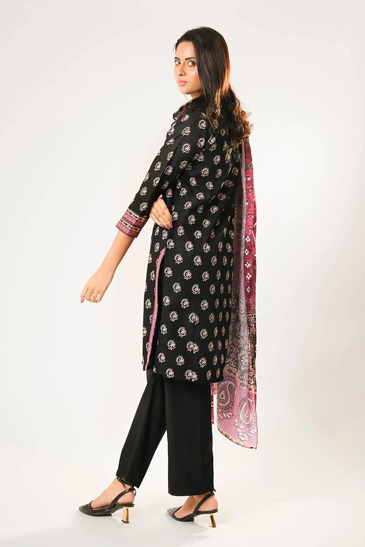 Picture of Women winter clothes | Black & Multicolor | Casual 3 Piece Suit | Cotton Khaddar Printed | LAD-03197 - Available at Raja Sahib