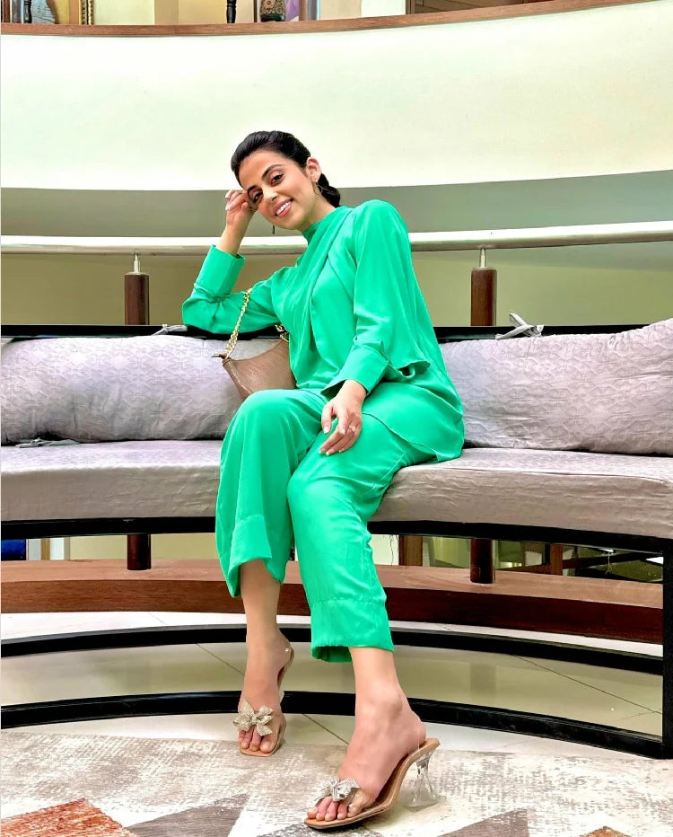 Picture of Manahils - Knot Set Parrot Green - Available at Raja Sahib