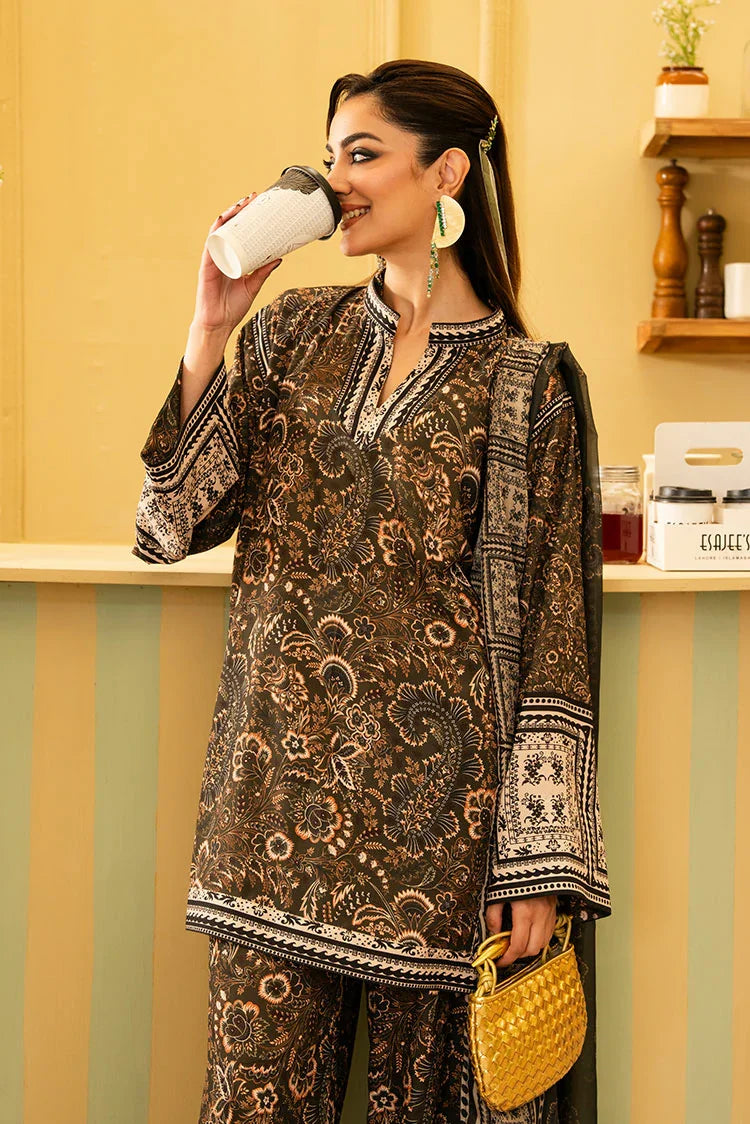 Picture of Maria Osama Khan - Retro '26 - Solene - Available at Raja Sahib