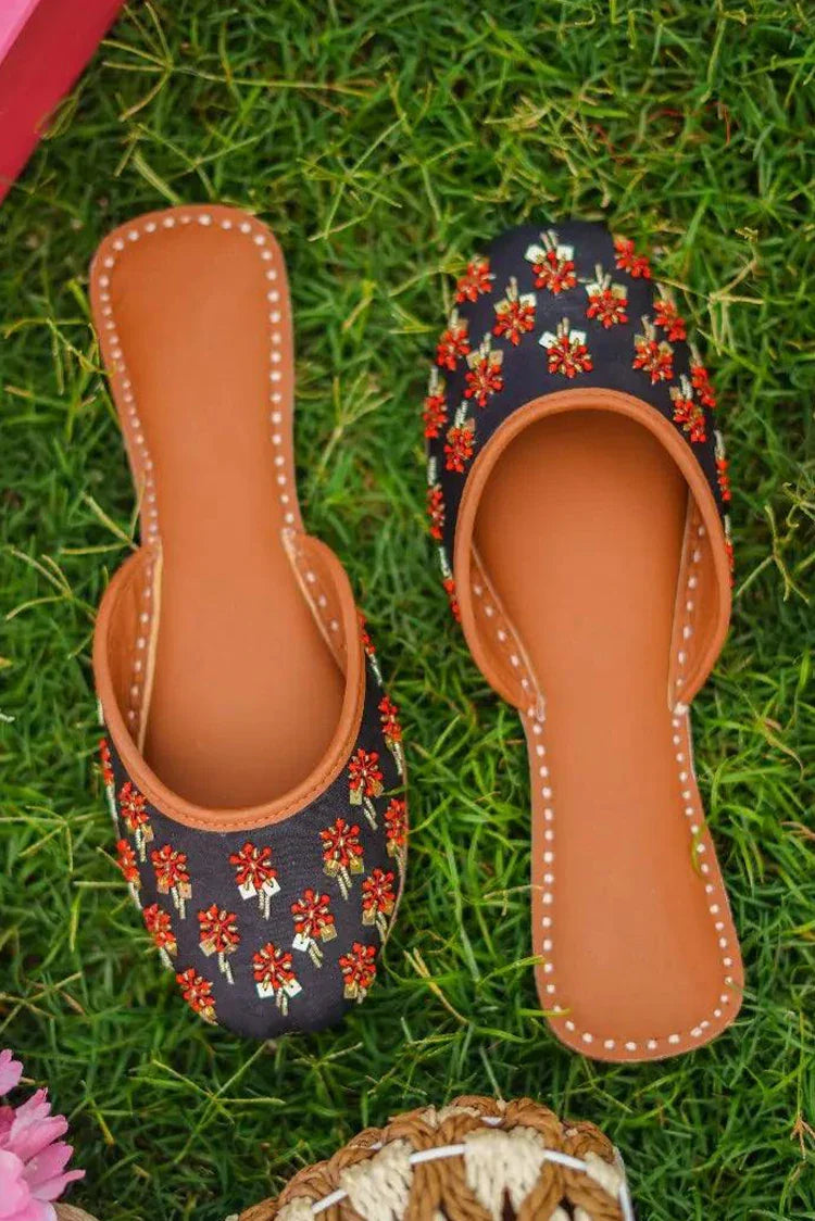 Picture of Saheliyan - Phool Collection - Matsya Black - Available at Raja Sahib