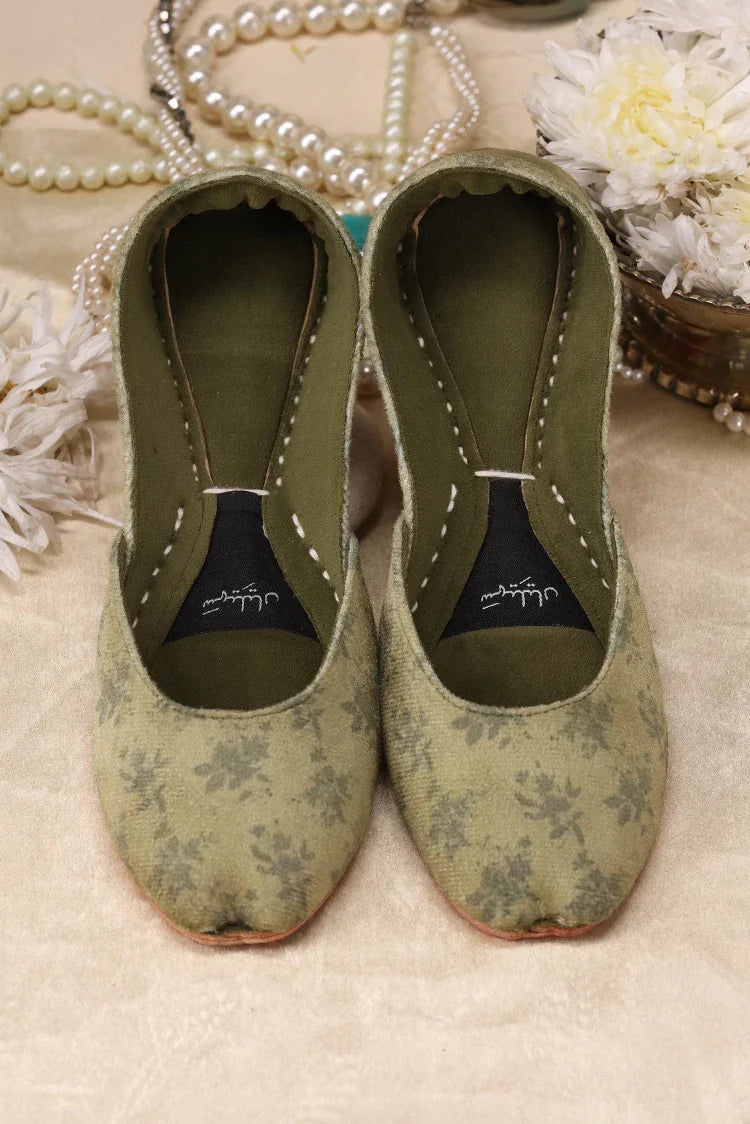 Picture of Saheliyan - Surkhaab Collection - Nigeen - Available at Raja Sahib