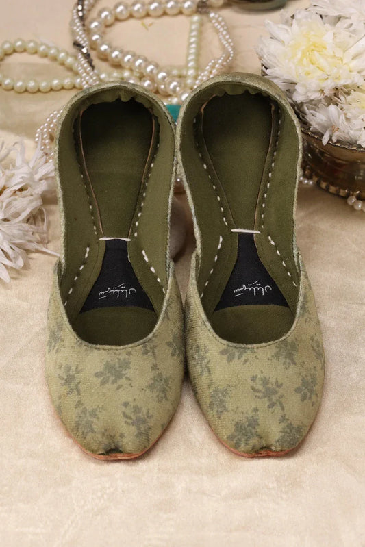 Picture of Saheliyan - Surkhaab Collection - Nigeen - Available at Raja Sahib