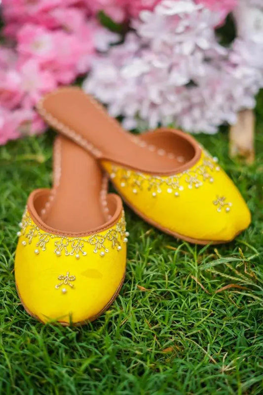 Picture of Saheliyan - Phool Collection - Zeefaa Yellow - Available at Raja Sahib
