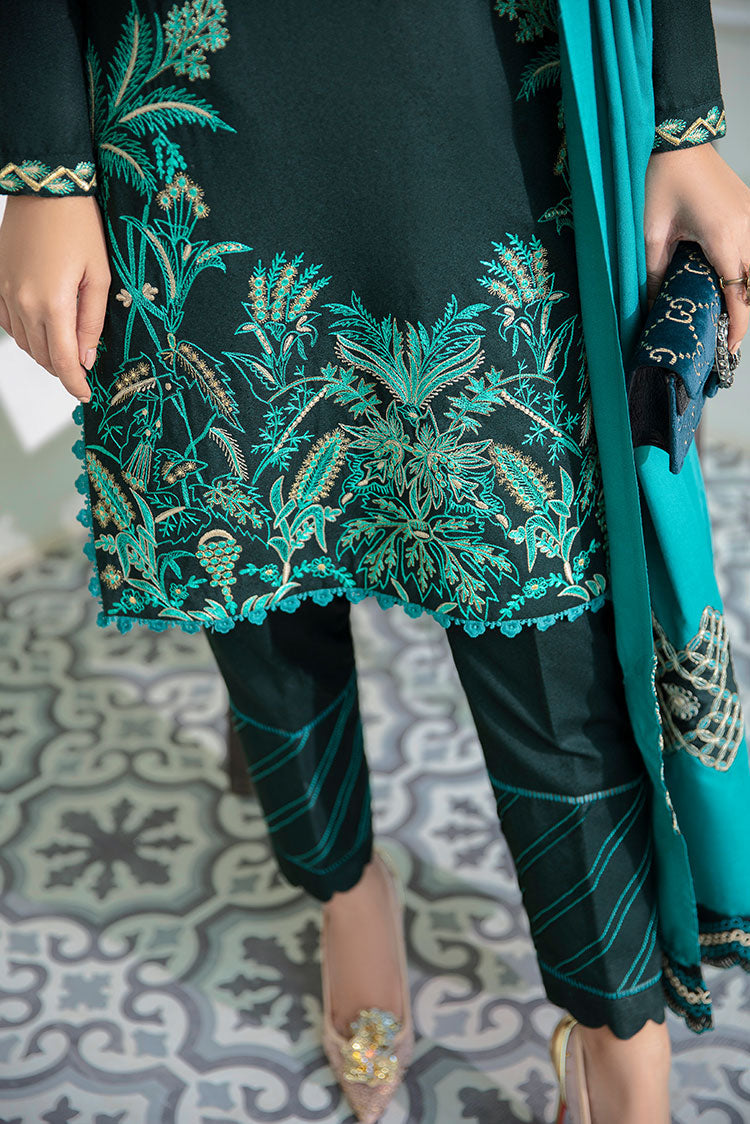 Picture of MARIA OSAMA - MEHRPOSH - PRET - HARA - Available at Raja Sahib