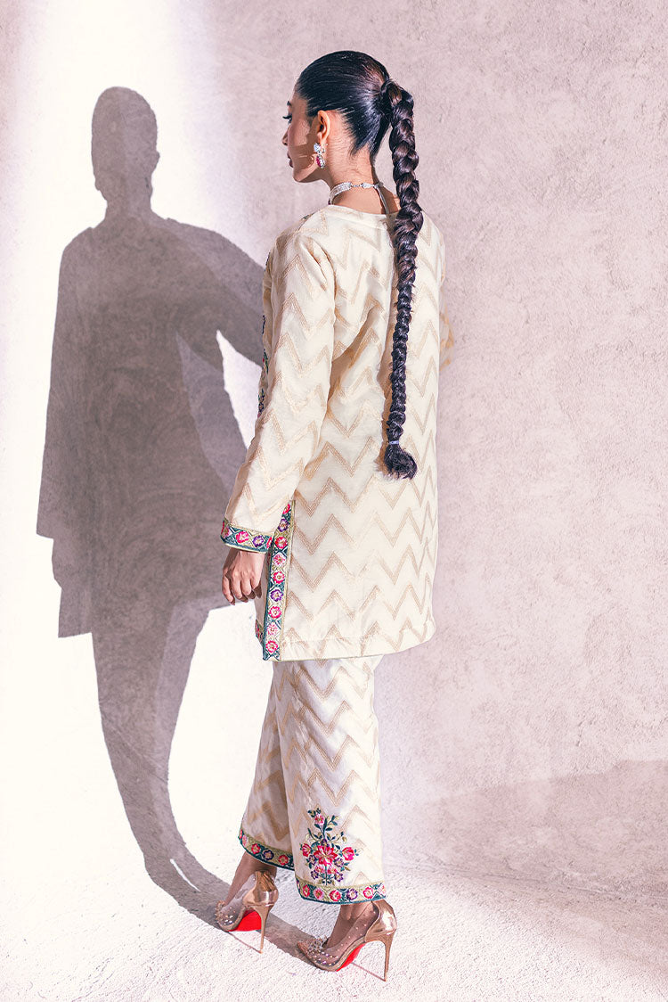 Picture of RJS Pret - Leena Pret Collection - Victoria - Available at Raja Sahib